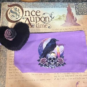 NEW Raven & Skulls Zipper Makeup Travel Bag.
